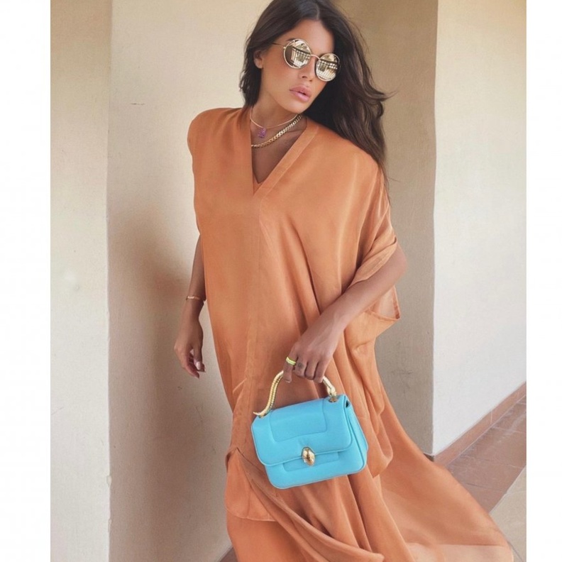  تنسيق ازياء ذات طابع شرقي على طريقة العنود بدر لرمضان 2021