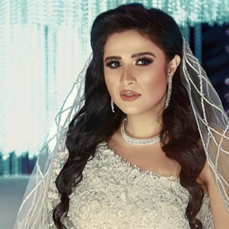 ياسمين عبد العزيز تلغي متابعة مؤلف مسلسلها