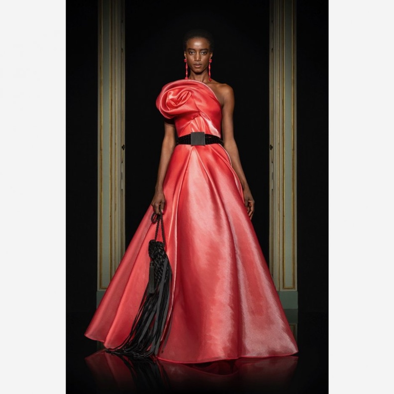 فساتين خطوبة كلاسيكية من armani