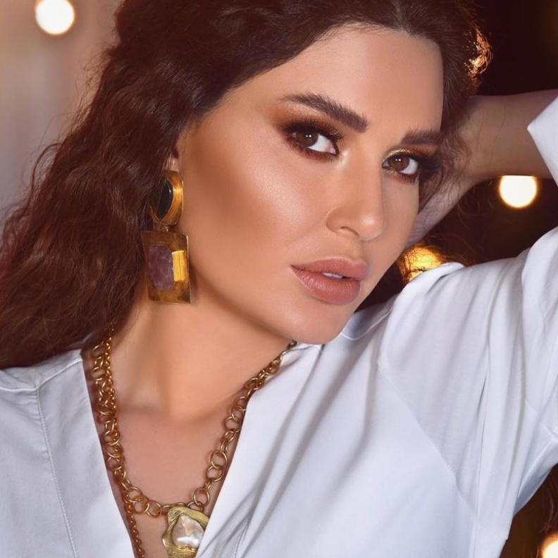 رسمات مكياج ناعمة وبرونزية لعيد الفطر 2021 من وحي سيرين عبد النور