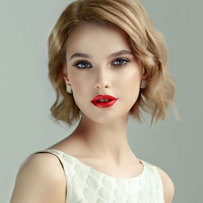 تسريحات شعر تليق بالوجه النحيف