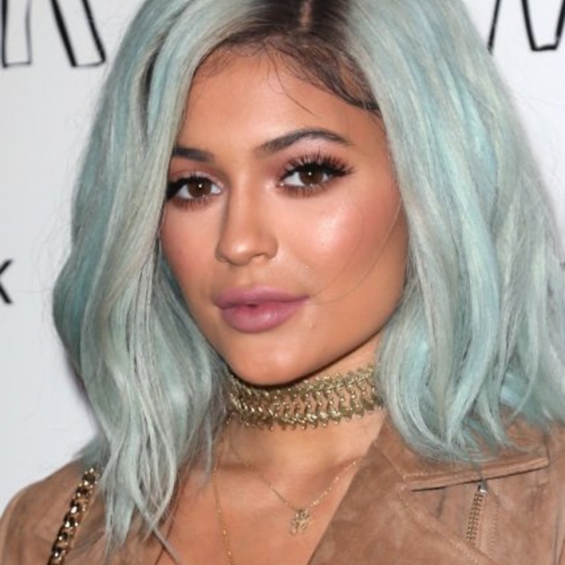 الوان صبغات شعر جريئة لعيد الفطر 2021 من كايلي جينر