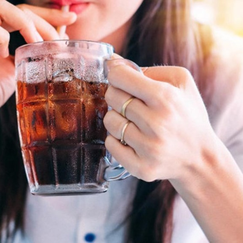 علاقة المشروبات السكرية بالسرطان لدى النساء