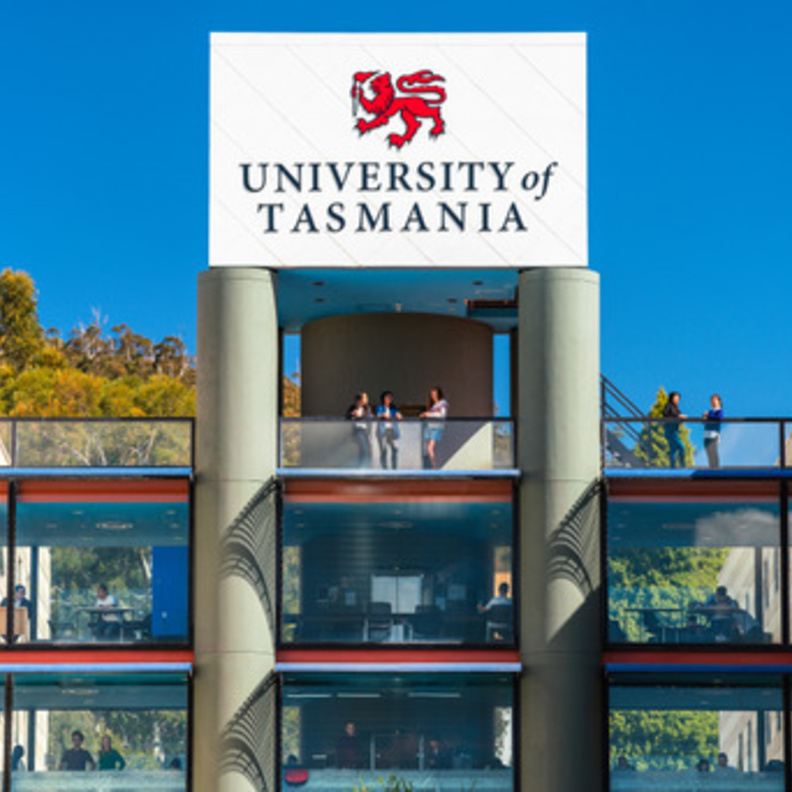 أشواق عبدالله مدخلي لموقع هي: أريد أن أصنع أثرا فعالًا في المجتمع ولو على شخص واحد