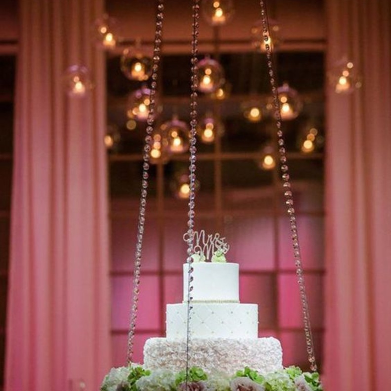 افكار عديدة لزينة كيكة الزفاف المعلقة