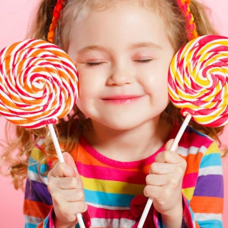 للوقاية من أضرار كثرة تناول الحلويات في العيد يجب إعتماد بدائل صحية