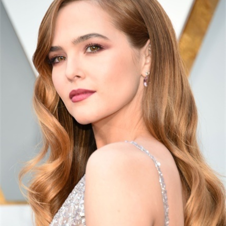 تسريحات شعر ويفي منسدلة