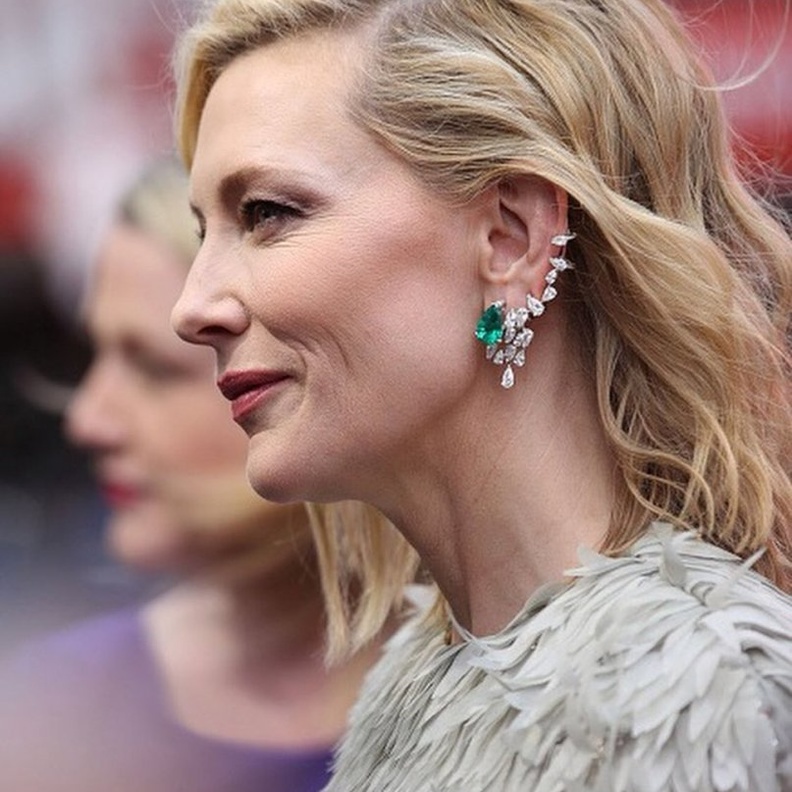 جاذبية كيت بلانشيت بأقراط ماس وزمرد من ريبوسي Repossi