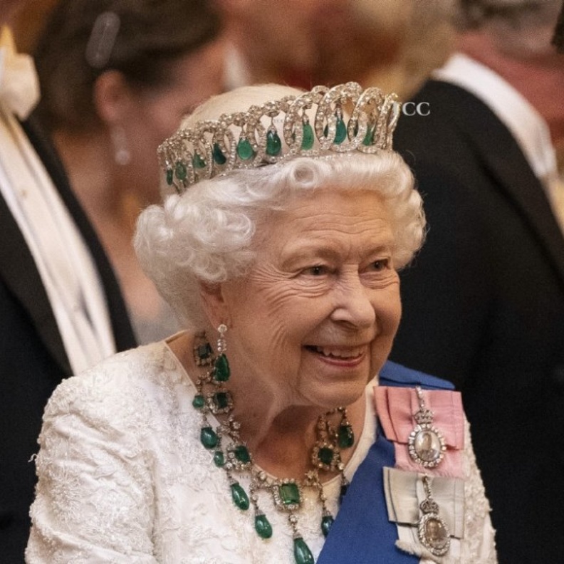  مجوهرات سيدات العائلة المالكة البريطانية