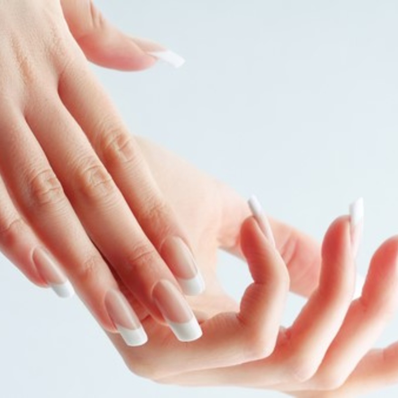 طريقة تقوية الاظافر وتطويلها باستخدام عصير الليمو وملح البحر