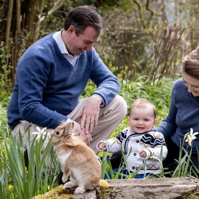 الأميرة ستيفاني مع ابنها وزوجها 
