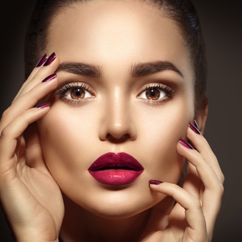 طريقة رسم الحواجب بالمكياج قبل العيد