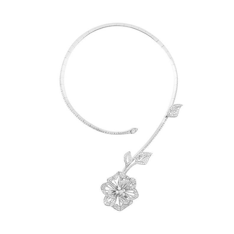 تصاميم قلادات على شكل الأزهار من دار Boucheron