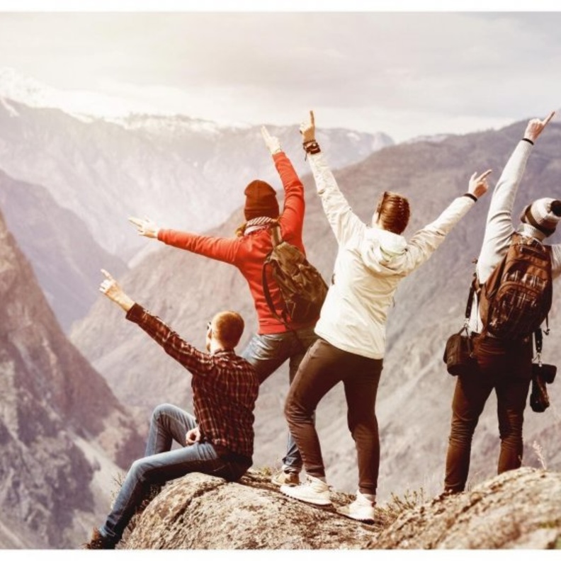 فاجئيه بتنظيم رحلة مع الاصدقاء