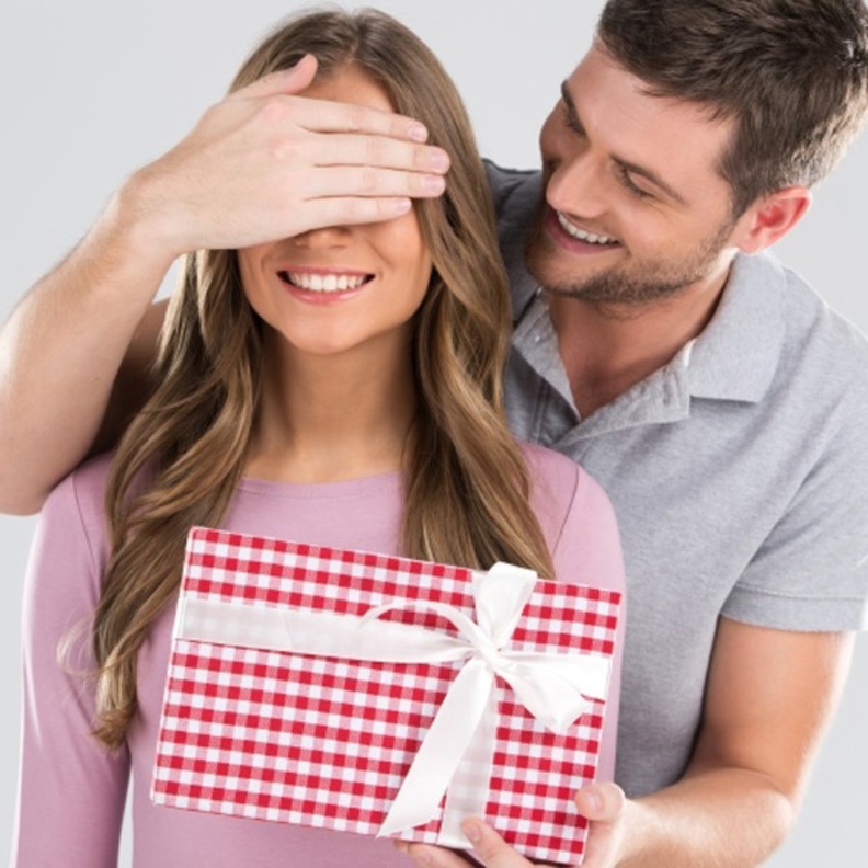 أفضل طرق تقديم العيدية للزوجة