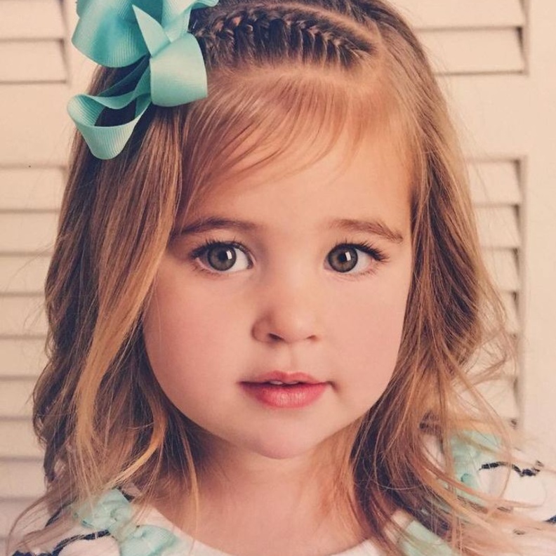 تسريحات شعر ناعمة لطفلتك في عيد الفطر 2021