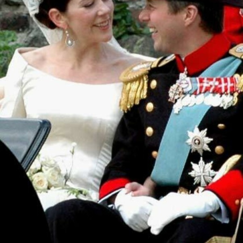 في ذكرى زواجهما.. ولي عهد الدنمارك وحبيبته الأميرة ماري.. 17 عاما من الحب