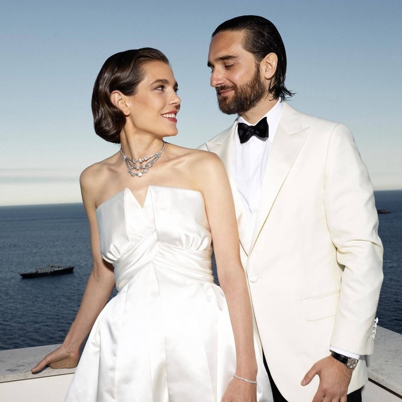 إطلالة شارلوت كاسيراغي Charlotte Casiraghiفي حفل الاستقبال في زفافها