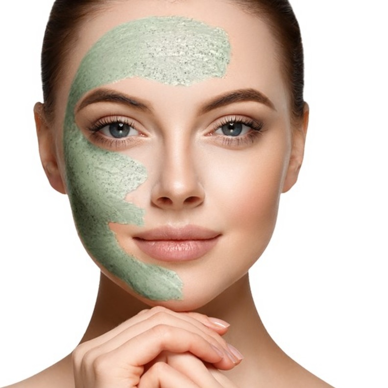  فوائد واضرار ماسك الطين الاخضر للعناية بالبشرة الدهنية