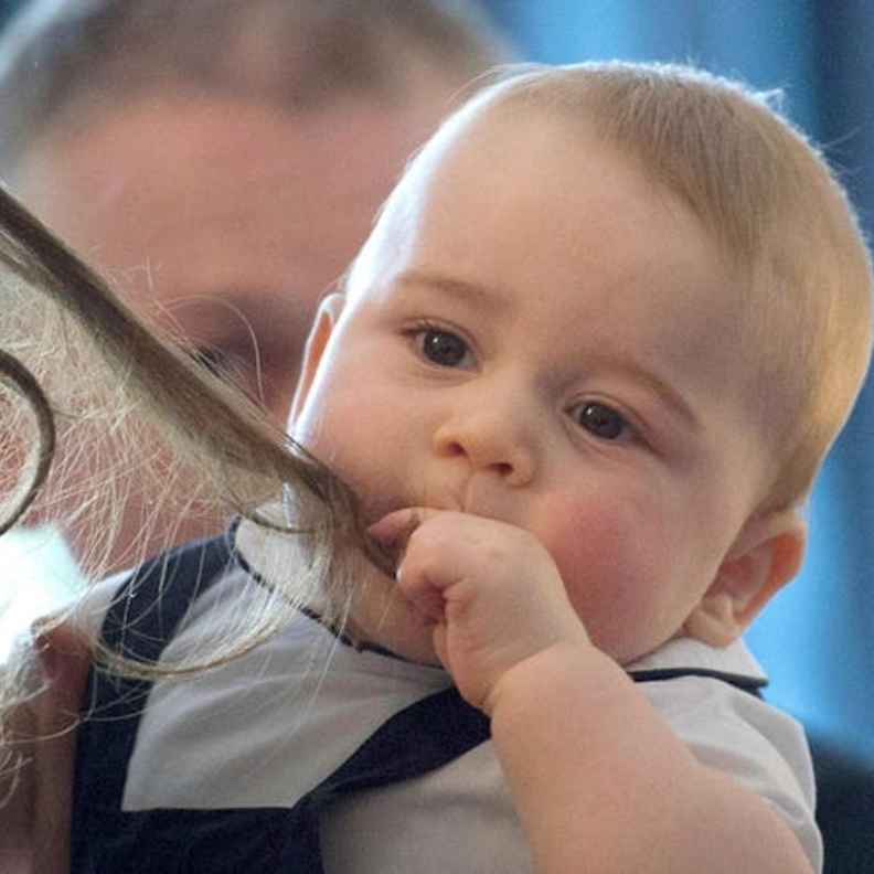 بالصور.. 7 مواقف تصرف فيها صغار العائلات الملكية كالأطفال العاديين