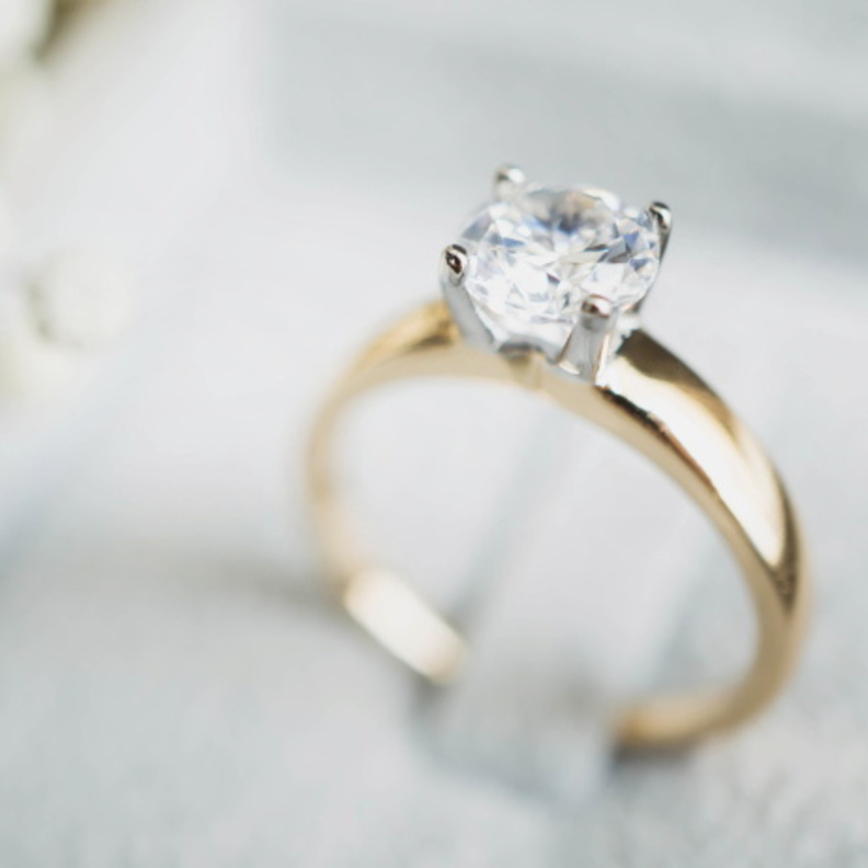 عروس ترفض خاتم خطبة قيمته 20 ألف دولار لأنه ليس جيدا بما يكفي