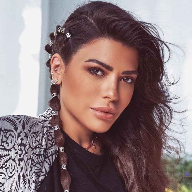 تسريحات شعر ناعمة وملفتة من مدونات الموضة السعوديات