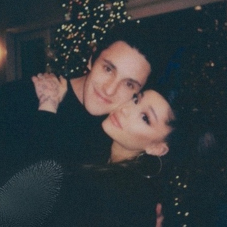 أريانا جراندي و دالتون جوميز