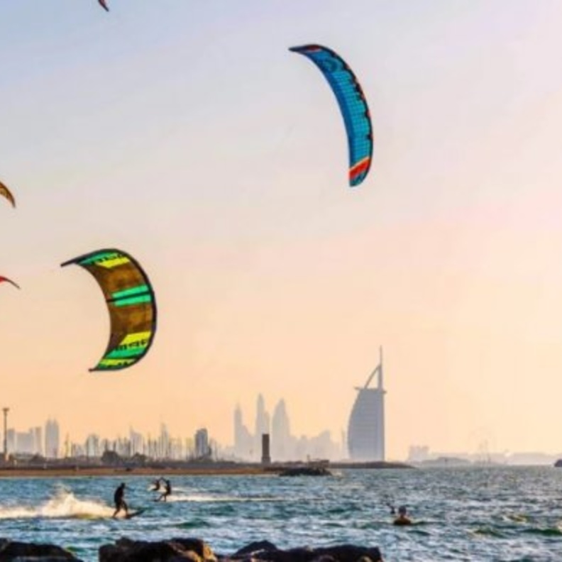 أنشطة شاطئية متنوعة في دبي