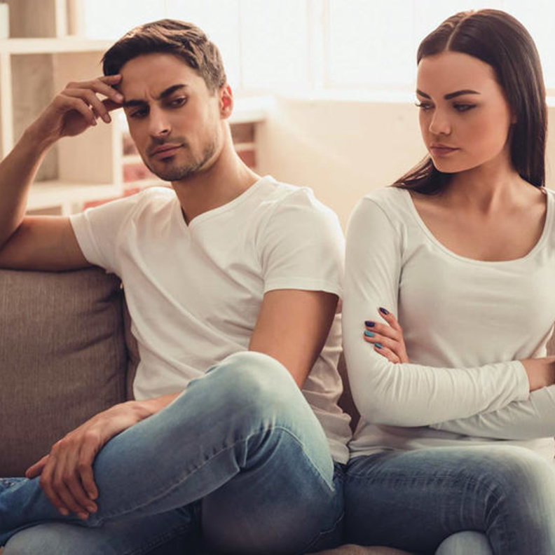 كيفية التعامل مع الزوج المتعلق بأصدقائه بدرجة كبيرة