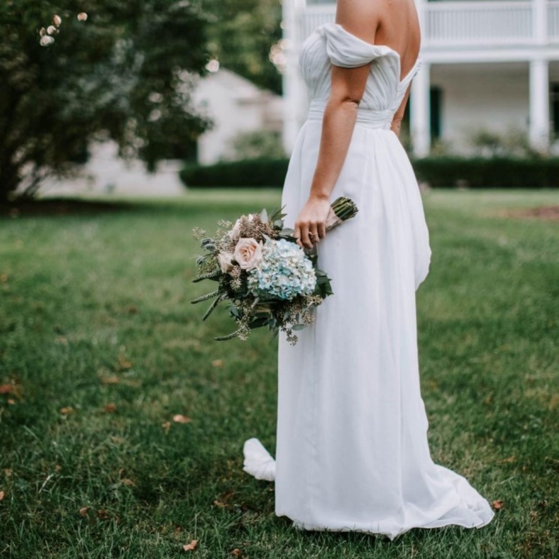  أم سعت لتزويج ابنتها بدفع المال للعريس