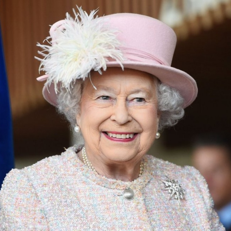تعرف على 7 أشياء لم تفعلها الملكة إليزابيث الثانية قبل ذلك