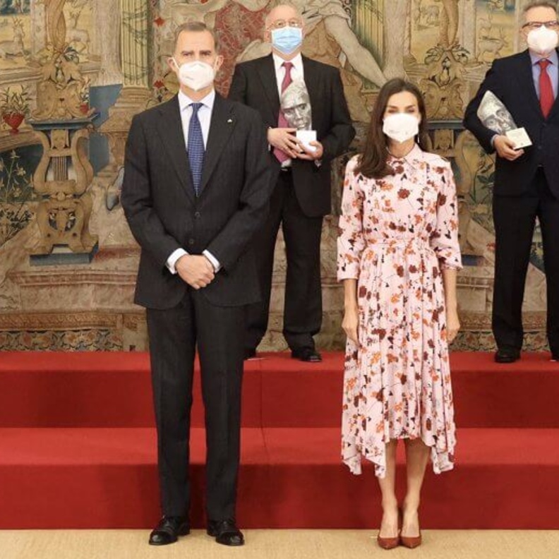 ملك وملكة إسبانيا يسلمان جوائز البحوث الوطنية لعام 2020