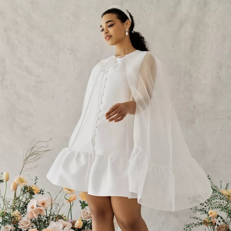  فساتين زفاف مع كاب قصير من alexandra grecco