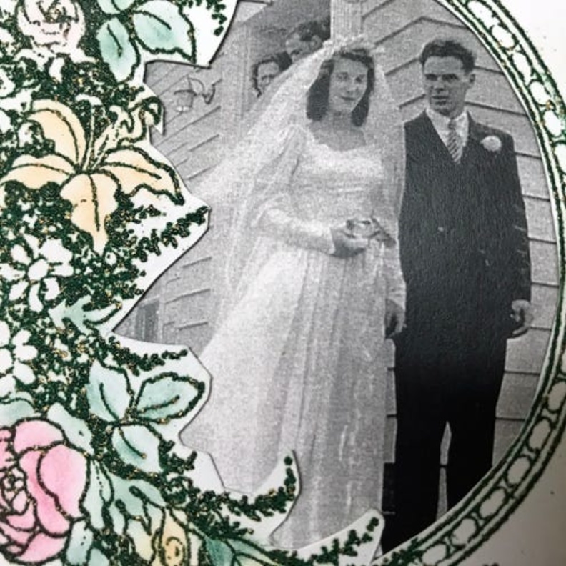 مظلة ألمانية تتحول إلى فستان زفاف