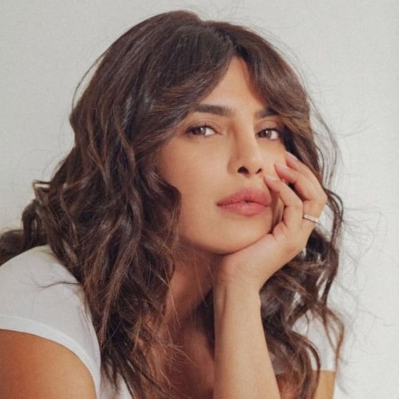  بريانكا تشوبرا تجمع أمولا لجهود الإغاثة في الهند