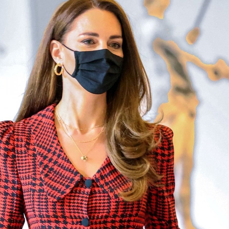  اطلالة كيت ميدلتون الجمالية بتسريحات شعر ويفي وعريض