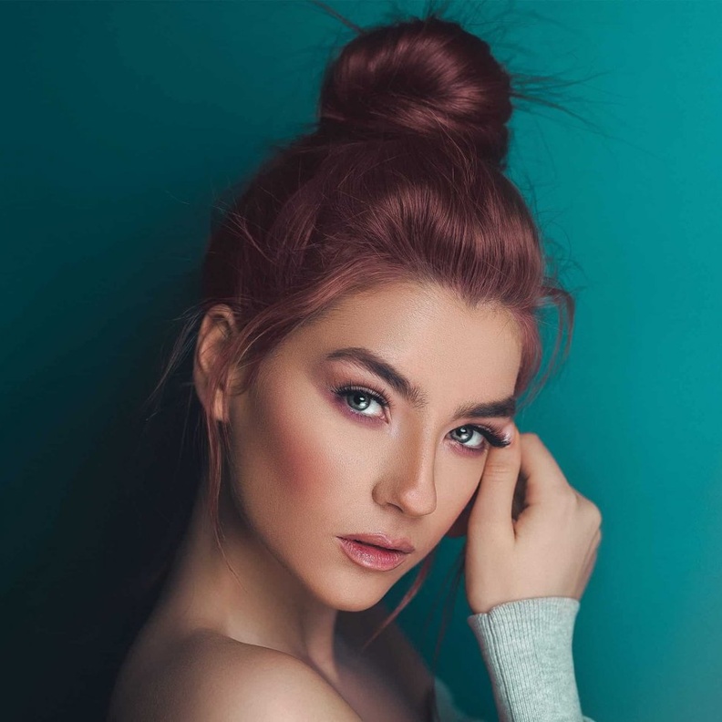  تسريحة الكعكة العالية تليق للمناسبات الصباحية الكاجوال