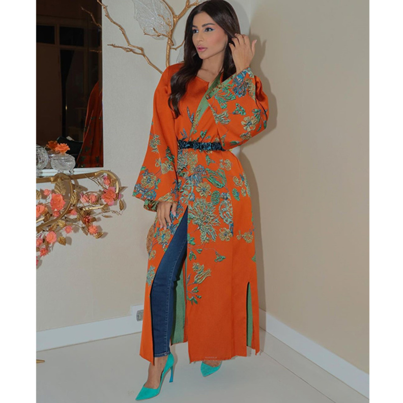 طرق تنسيق البنطلون الجينز للمرأة الثلاثينية علي طريقة مهيرة عبد العزيز