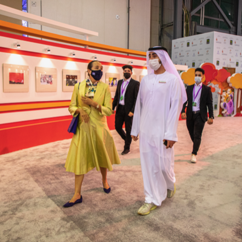 سفيرة المكسيك في الإمارات أثناء تفقدها لفعاليات مهرجان الشارقة القرائي للطفل 12