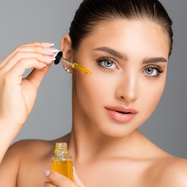 فوائد زيت البرتقال يحذر الاستفادة منها بتطبيقها مباشرة على البشرة