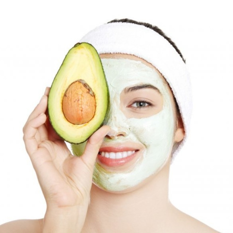 خلطات طبيعية بالافوكادو للتخلص من جفاف البشرة وحمايتها من التجاعيد