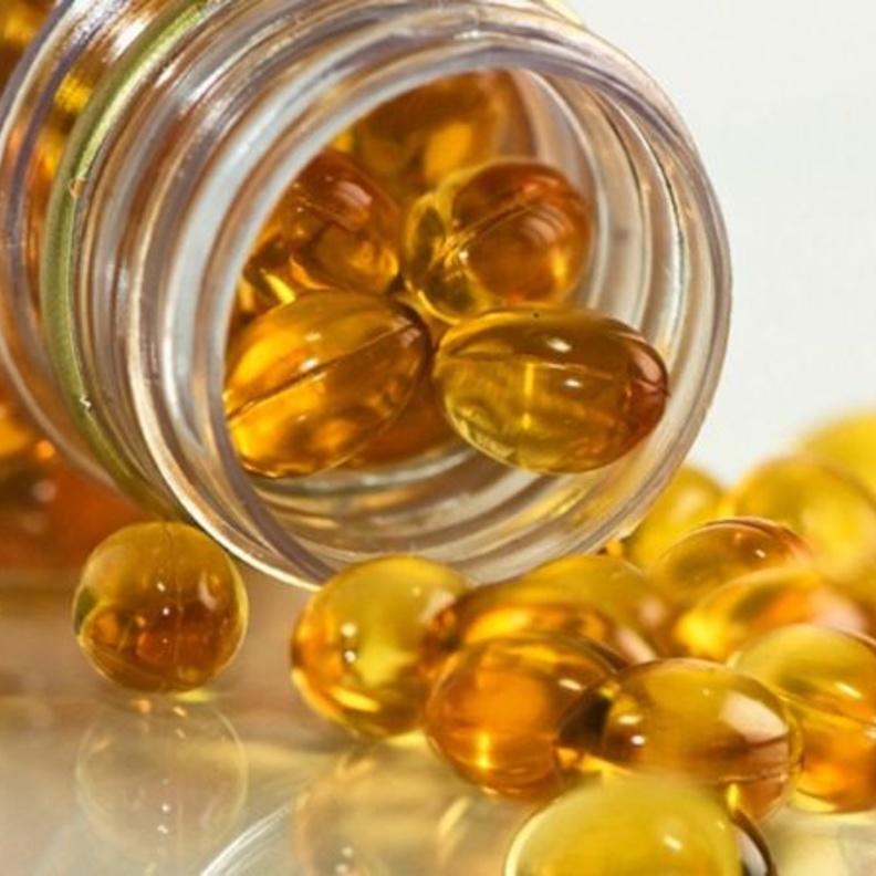 فوائد زيت كبد الحوت الصحية وموانع استخدامه