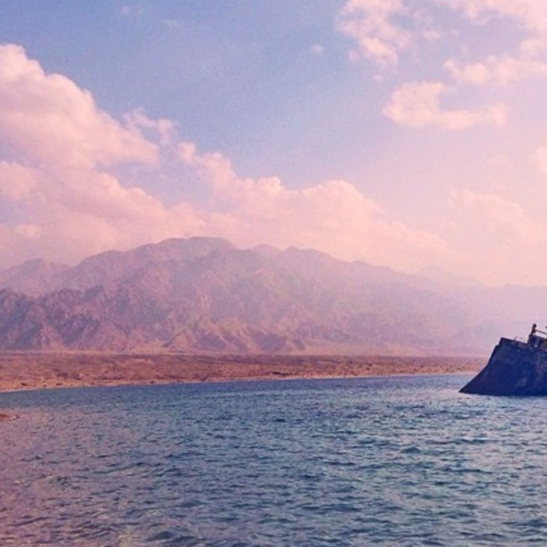 الوجهات الشاطئية السعودية شاطئ حقل حطام السفينة Haql Shipwreck Beach، منطقة تبوك