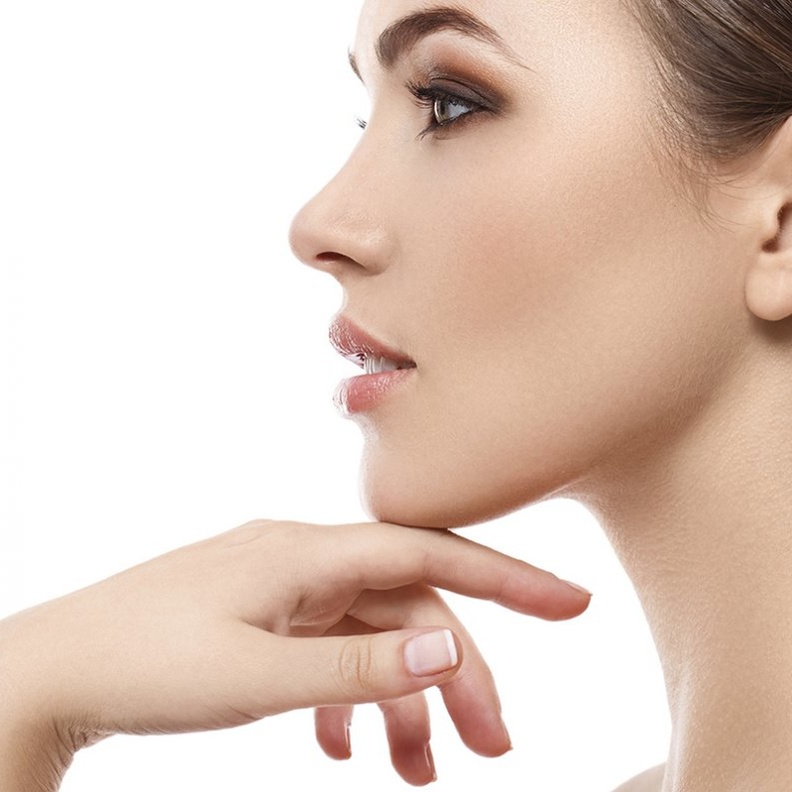 مضاعفات عملية شفط الذقن وأهم أضرارها 