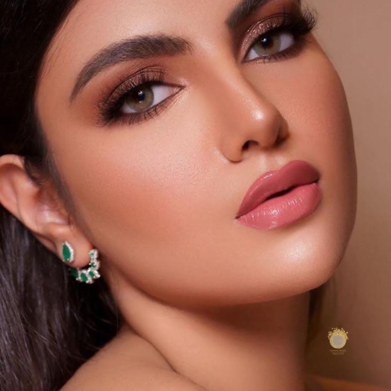  مكياج الوجه بأسلوب خبيرة التجميل هميز بنجابي