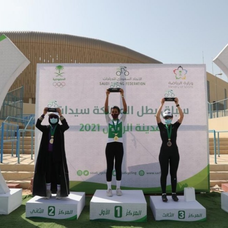 أحلام الزيد بطلة سباق السيدات للدراجات الهوائية في الرياض