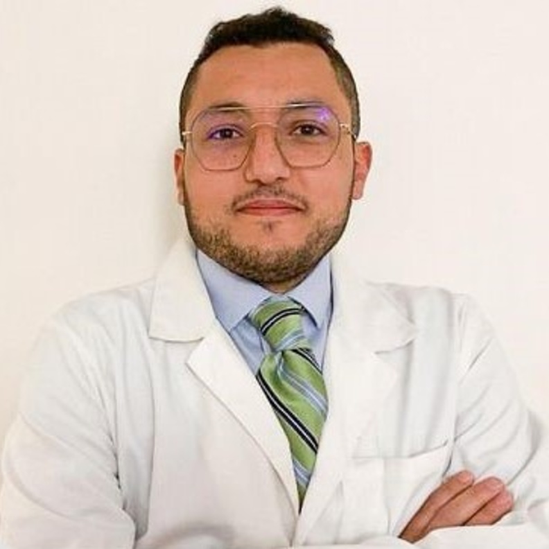  الدكتور المبتعث عمر أبو خشبة يطبق فكرة مبتكرة تعيد البصر لمريض فرنسي