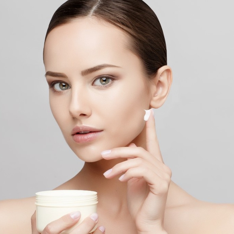 زبدة الشيا لتفتيح لون البشرة تتفاعل مع النشا لتحقيق نتائج ايجابية في اسرع وقت