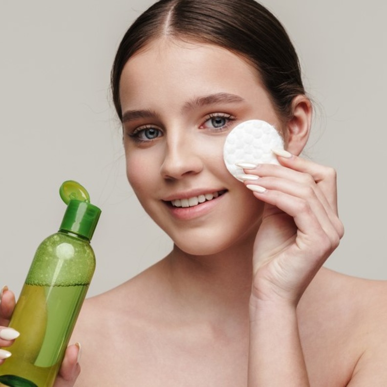 طريقة تحضير تونر النعناع والليمون المقدمة امنة لشد البشرة والتخلص من الهالات السوداء