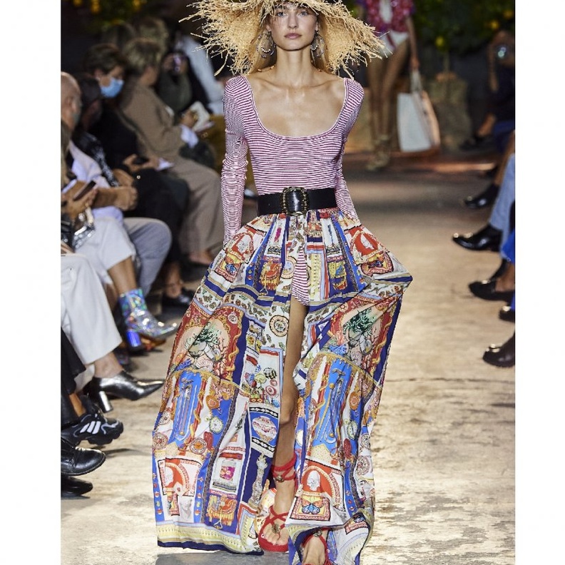 أحدث الصنادل الرائجة في 2021 لإطلالة شاطئية أنيقة